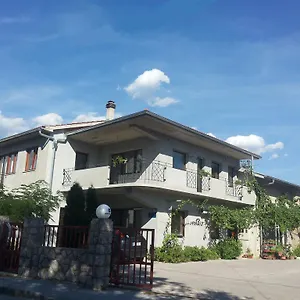 https://guest-house-sara.primorje-gorskikotar.com