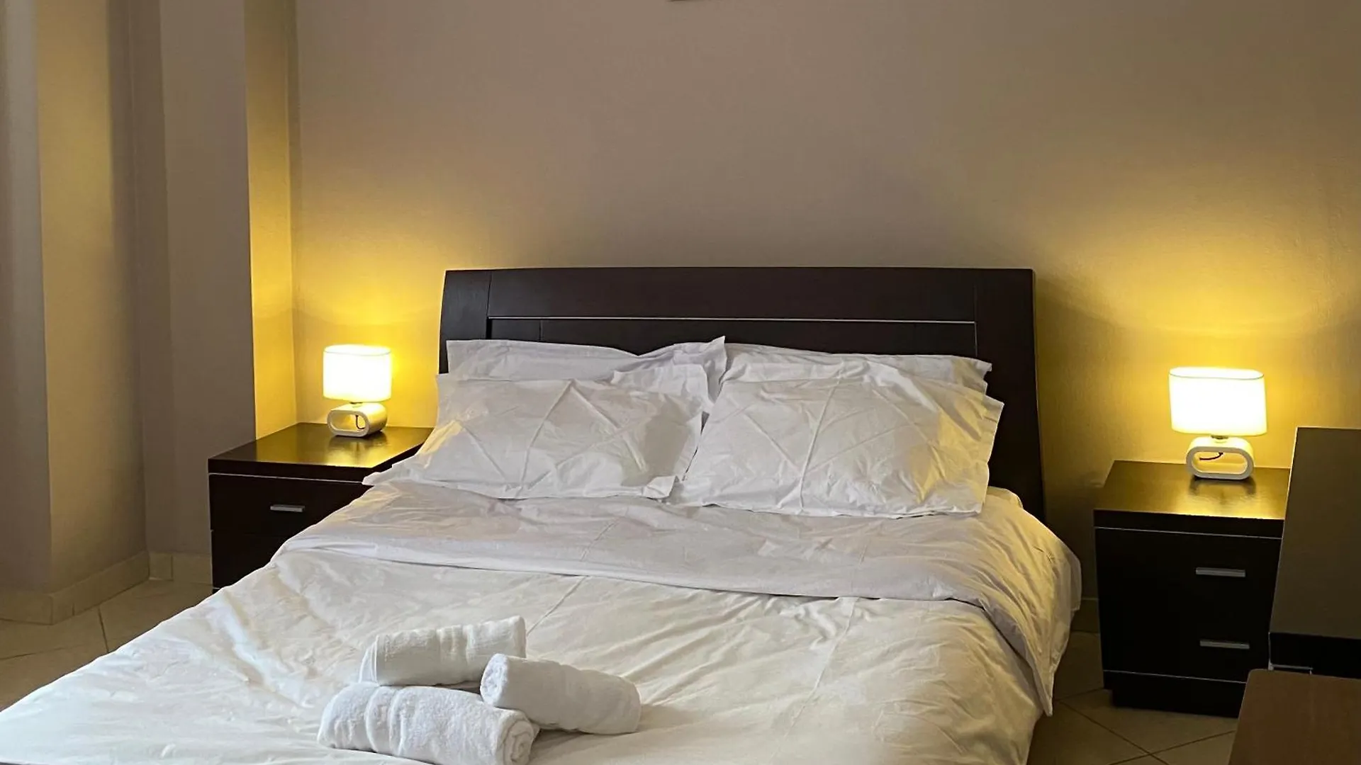 Cloud8 Apt With Castle View, 7Km From The Beach Lezhë